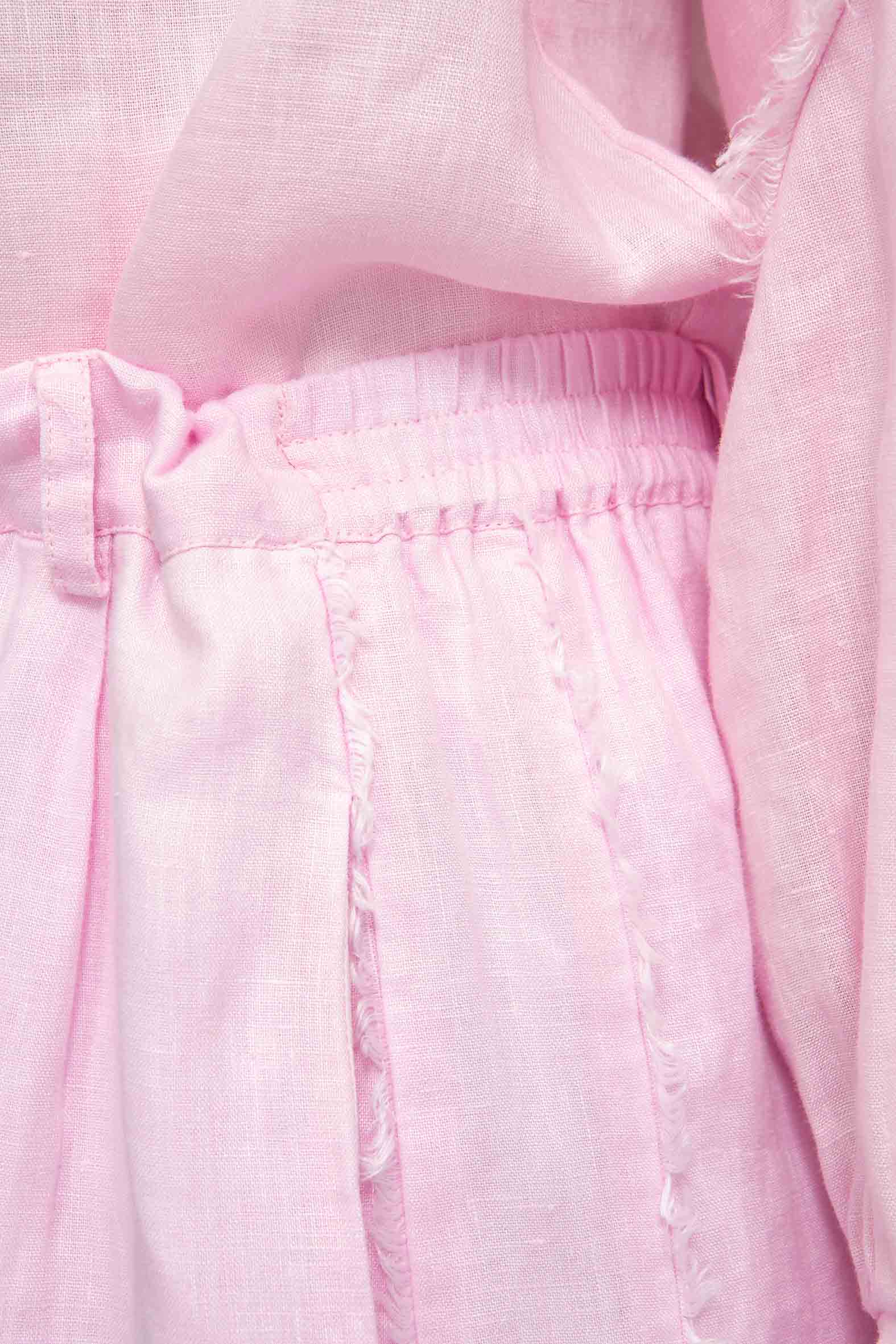 M34_2847 Detailbild der SOLID LINEN Bluse mit Fransen in rosa.