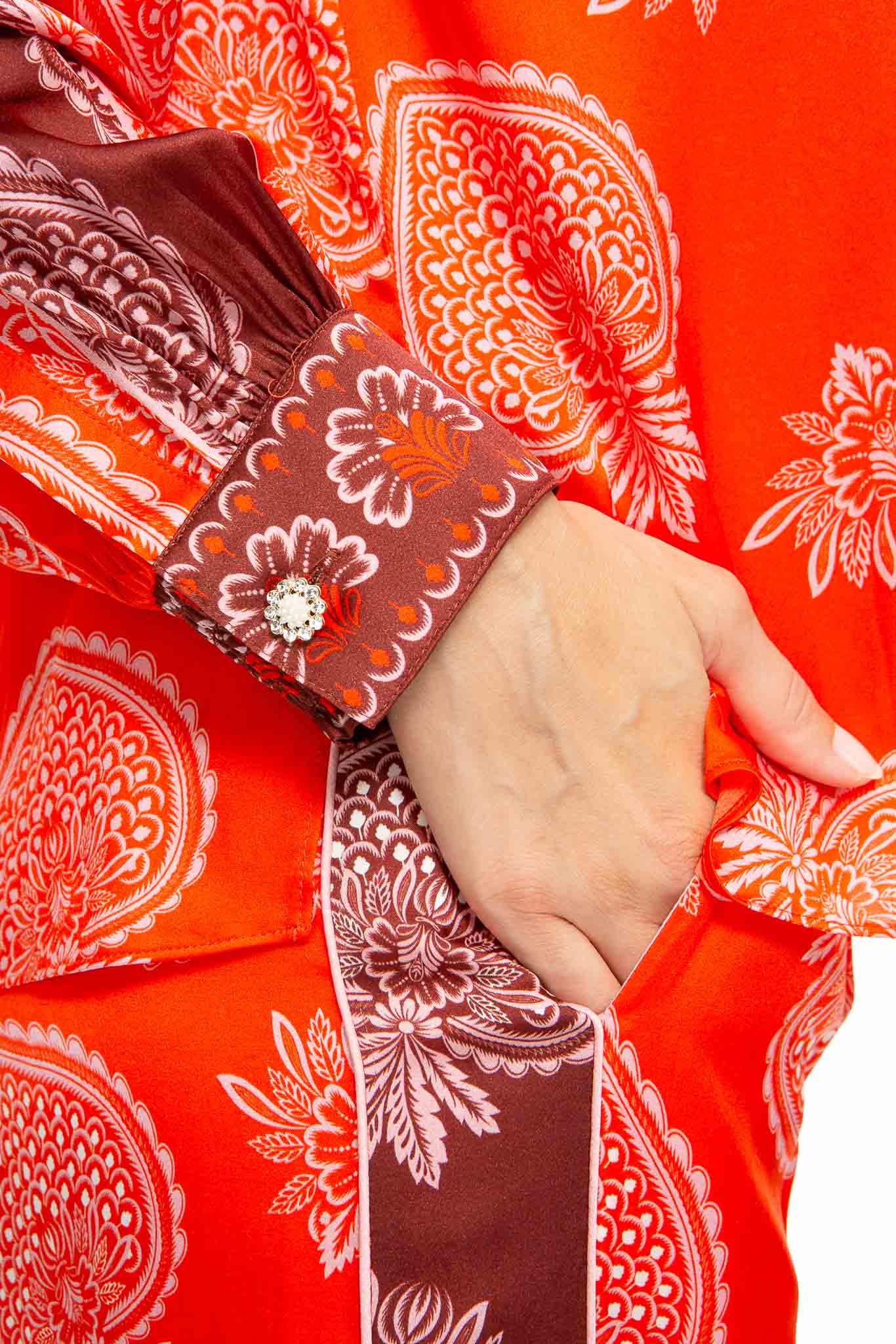M64_4950 Detailbild der Tasche der STRAWBERRY Seidenhose.