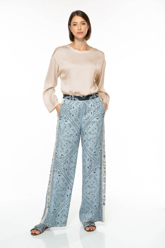 Produktbild: SOLID SILK Longsleeve in sand. Bild von vorne.