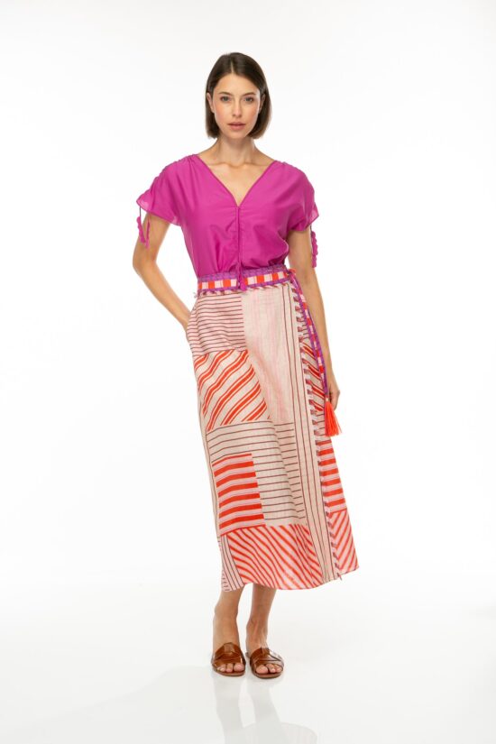 Produktbild: STRIPED BAMBOO Rock mit gestreiftem Patchwork in rot, beige und berry. Bild von vorne.