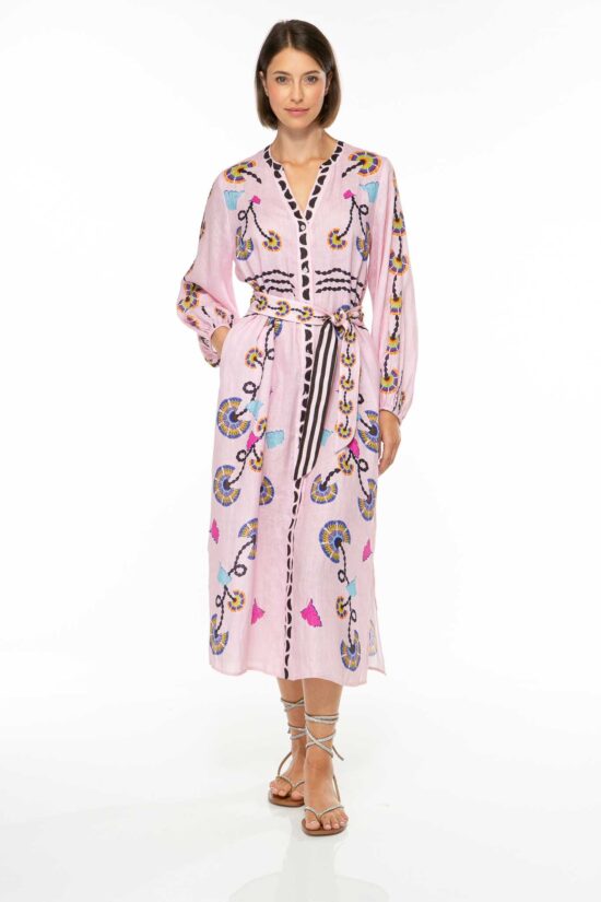 Produktbild: FOLDED FLOWERS Leinenkleid mit grafischem floralen Print auf rosafarbenem Hintergrund. Bild von vorne.